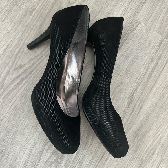 Calvin Klein Black Heels Classic Pointed-Toe Pumps - Picture 5 of 5